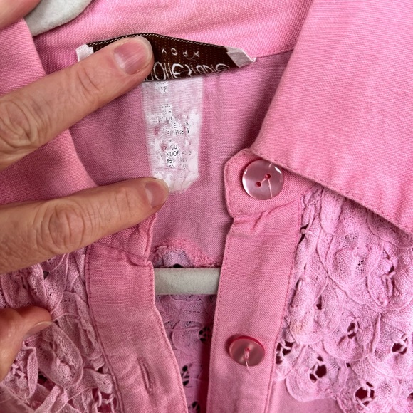 Vintage Pepto pink blouse with lace trim, approximate size medium - Picture 4 of 8